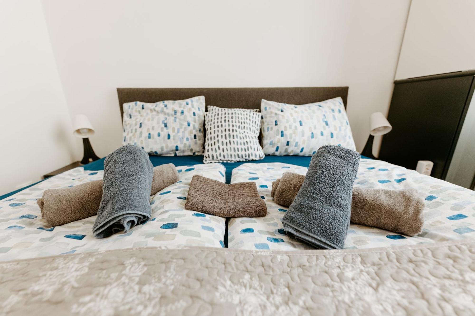Margaret & Violet - Stylish Central Apartments Next To Grand Boulevard — Photos 1