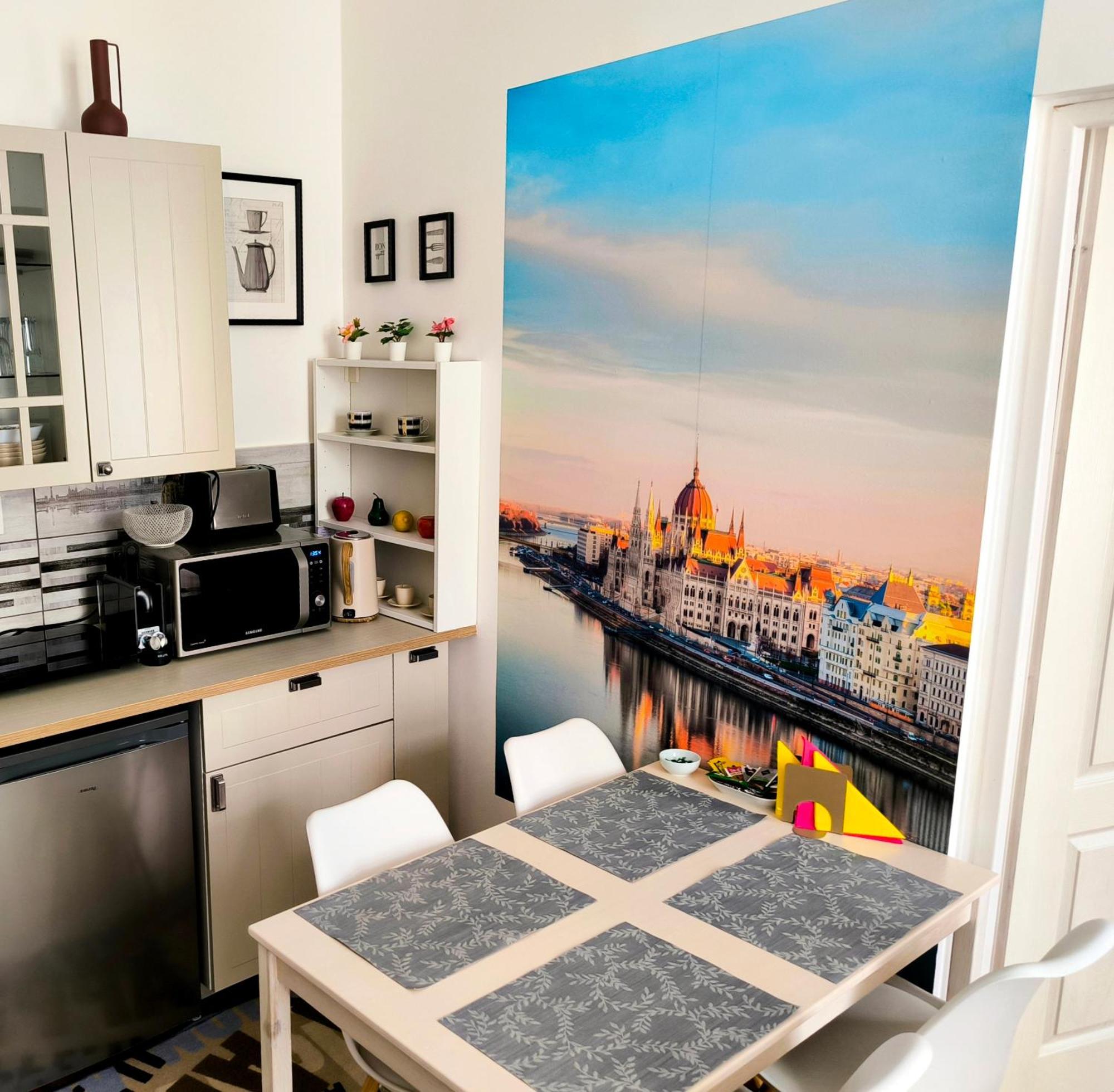 Margaret & Violet - Stylish Central Apartments Next To Grand Boulevard — Photos 2